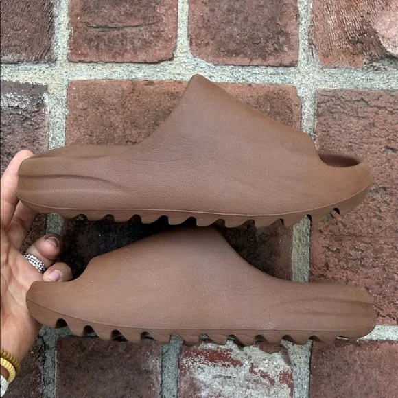 Adidas Yeezy Slide. Women Size 7 . - Picture 15 of 16